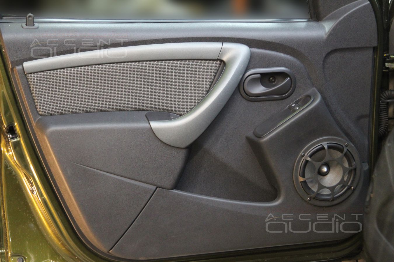 Установка компонентов акустики