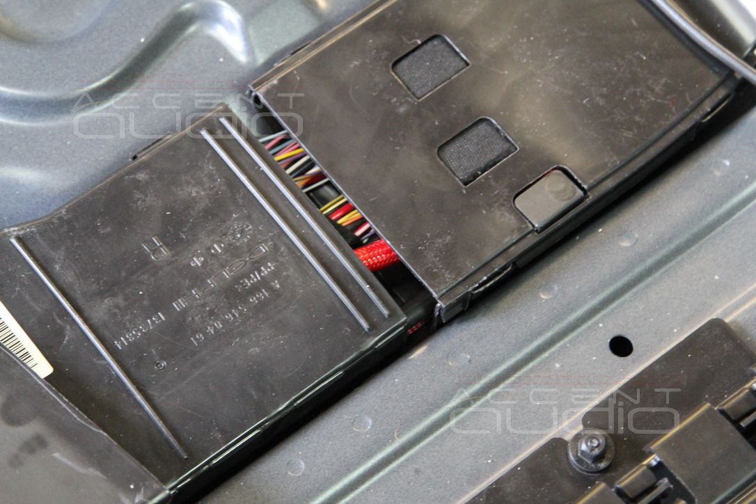 Установка усилителей и аудиопроцессора в Mercedes-Benz GLE