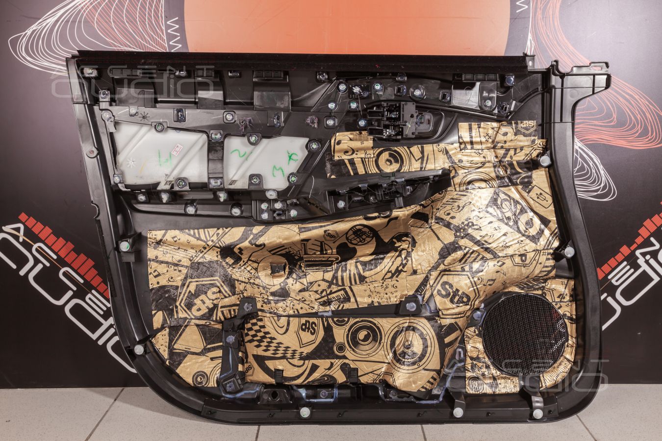 Аудиоподготовка дверей, жесткость и установка акустики Focal Flax в Mitsubishi Pajero Sport