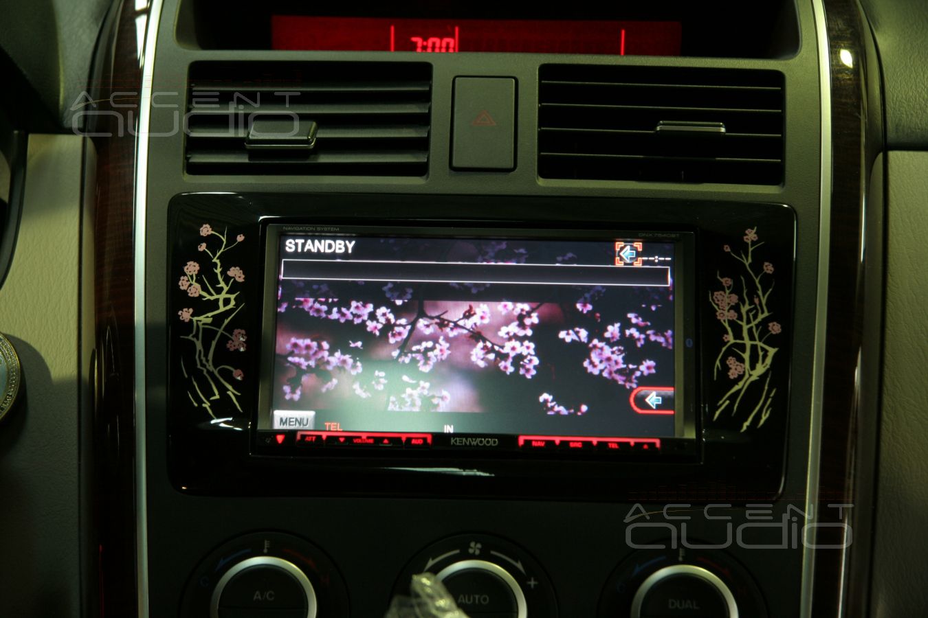 Добрый китайский дракон в японском оформлении: авторская инсталляция в Mazda CX9