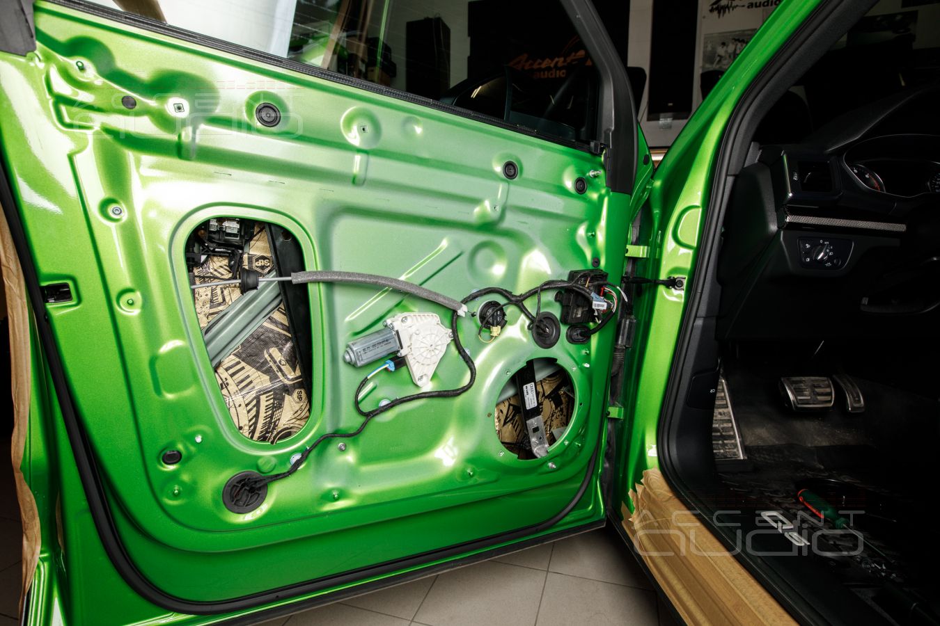 Аудиоподготовка дверей и установка SOAudio SO 165/38 в новой Audi Q5 ll