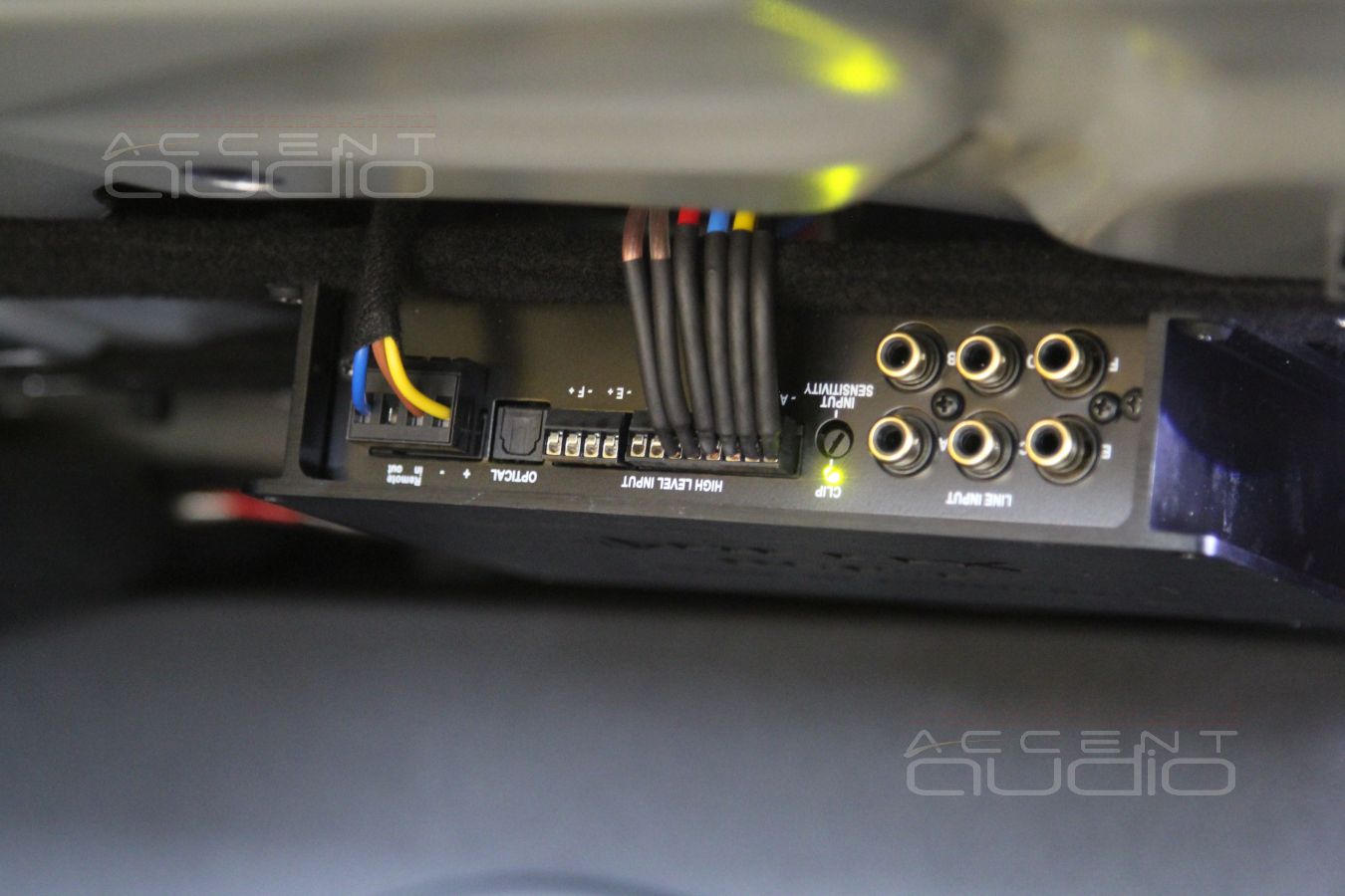 Установка усилителя и аудиопроцессора в Audi A6 2018 года