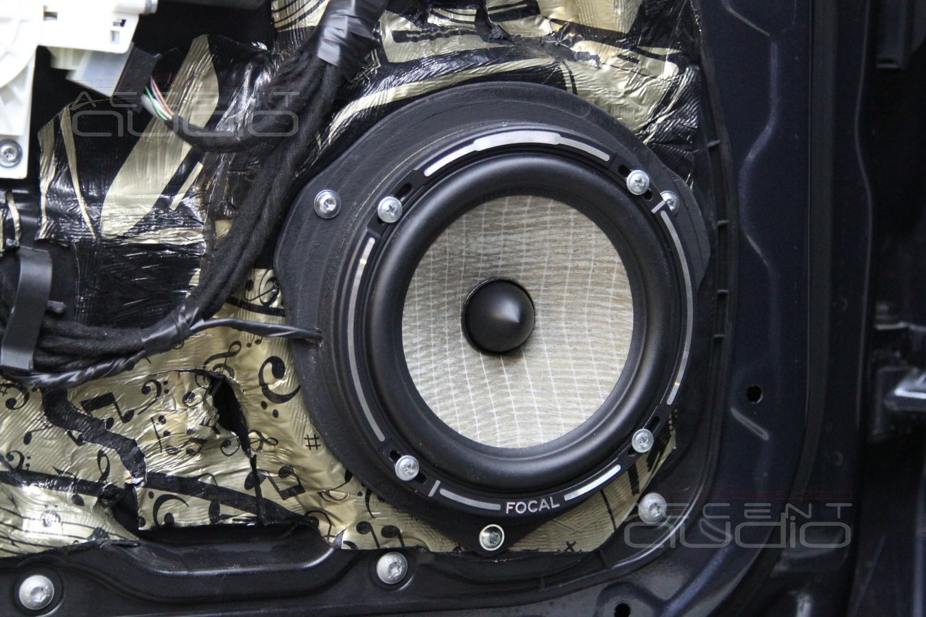 Установка акустики Focal в Mercedes ML