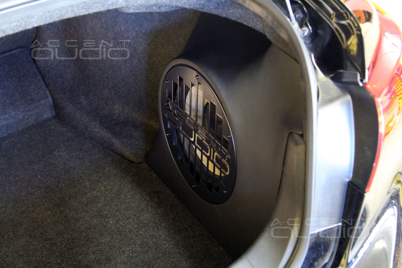 Правые и левые сабвуферы – исполнение на вкус