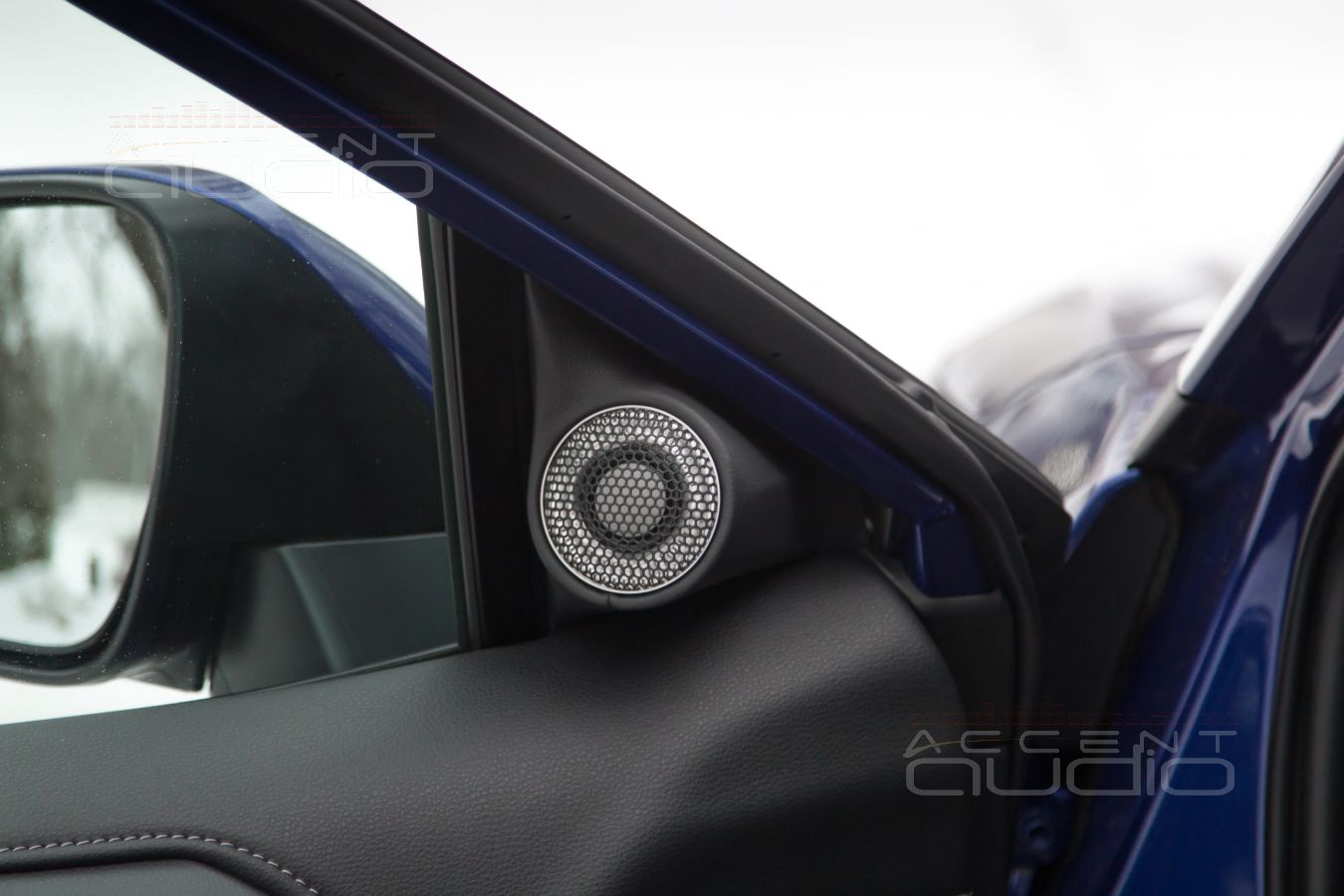 Подиумы под твитеры Brax в Rav4 – необходимое дополнение интерьера