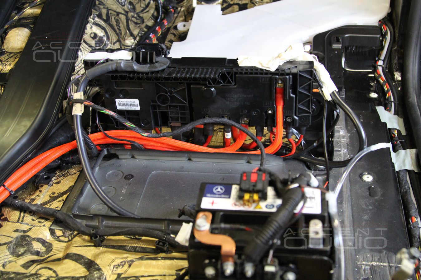 Кто всем управляет: установка усилителей в Mercedes-Benz Vito