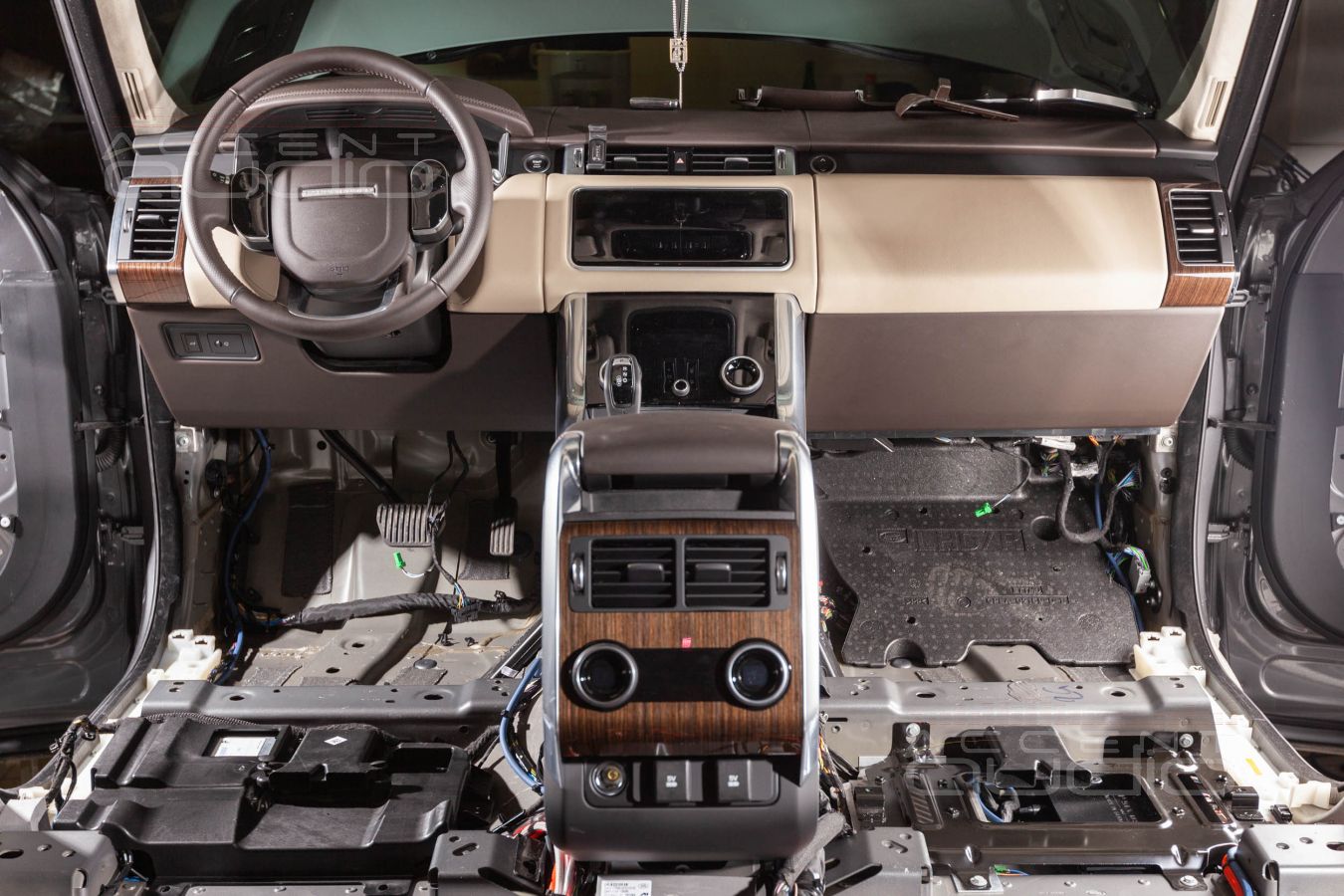 Установка процессорного усилителя Helix в новый Range Rover Sport