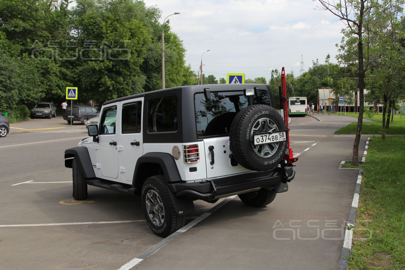 Пластиковые пороги, брызговики, обработка нижних кромок защитной мастикой