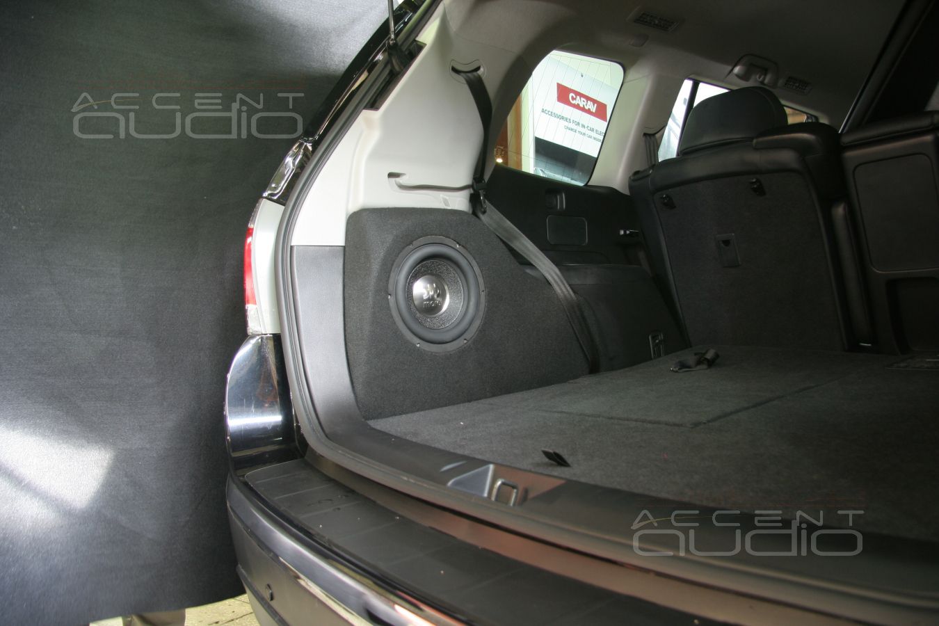 Встроенный сабвуфер в Toyota Highlander