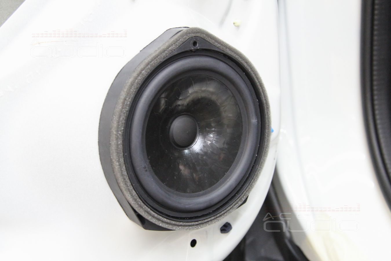Установка акустики в двери Acura MDX