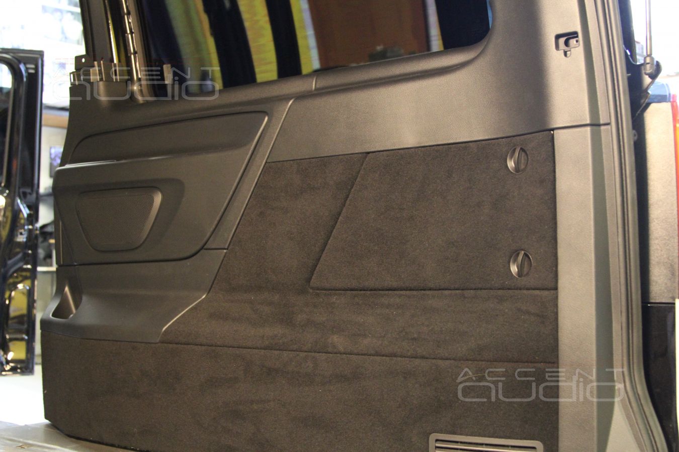 Сабвуфер – штатно !