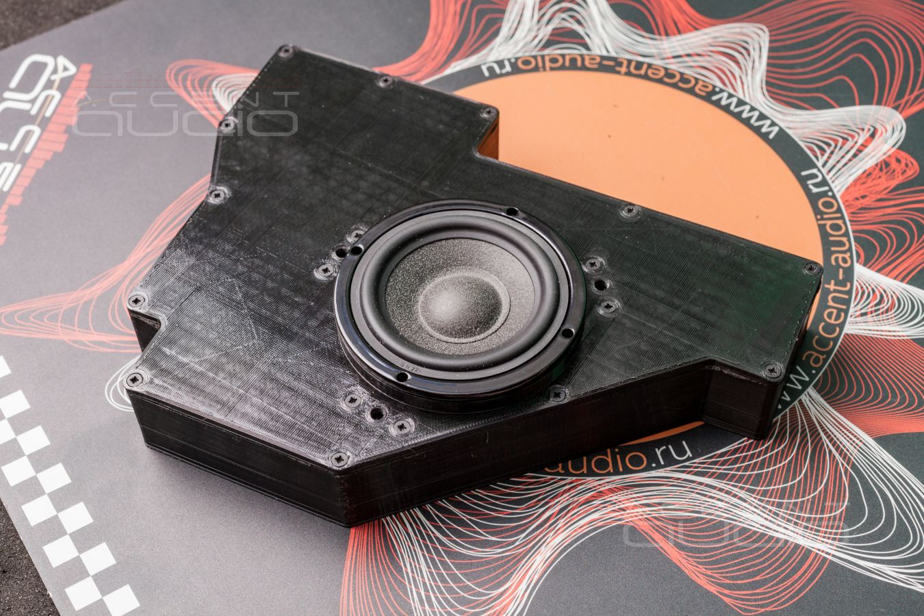 Правильная установка среднечастотных динамиков Brax в передние двери Range Rover Velar