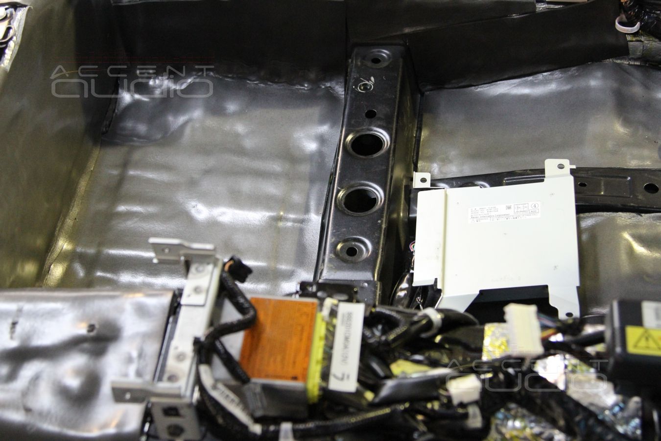 Шумоизоляция Infiniti FX35: теплоизоляционный слой