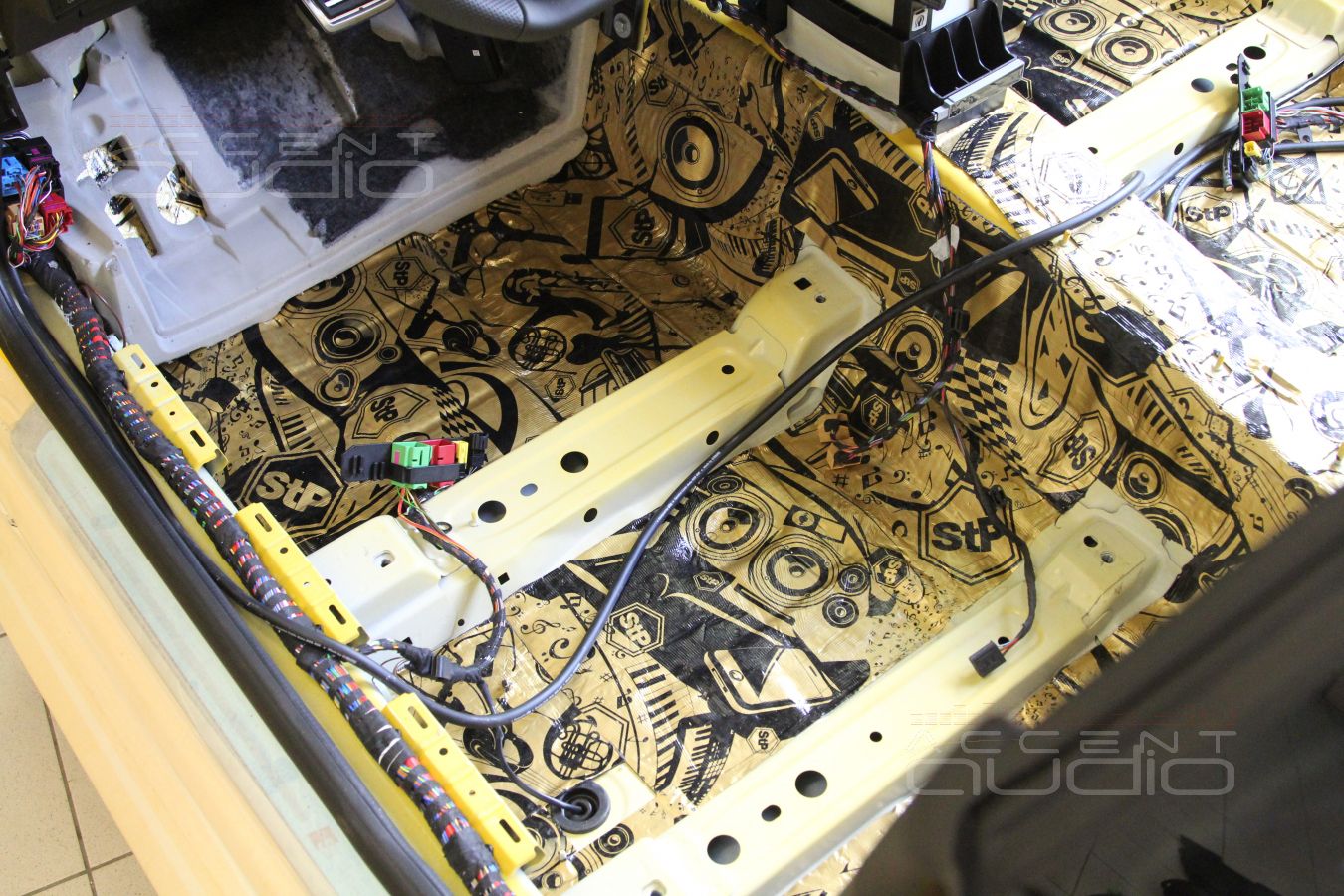 Шумо-виброизоляция кузова Audi TT