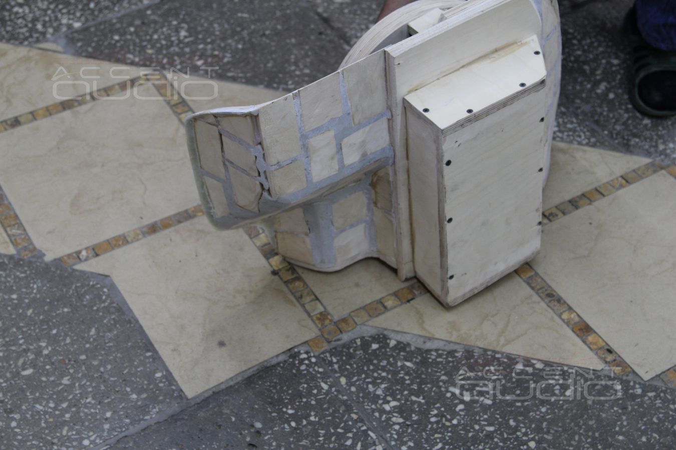 Встроенный сабвуфер в Mercedes GLK