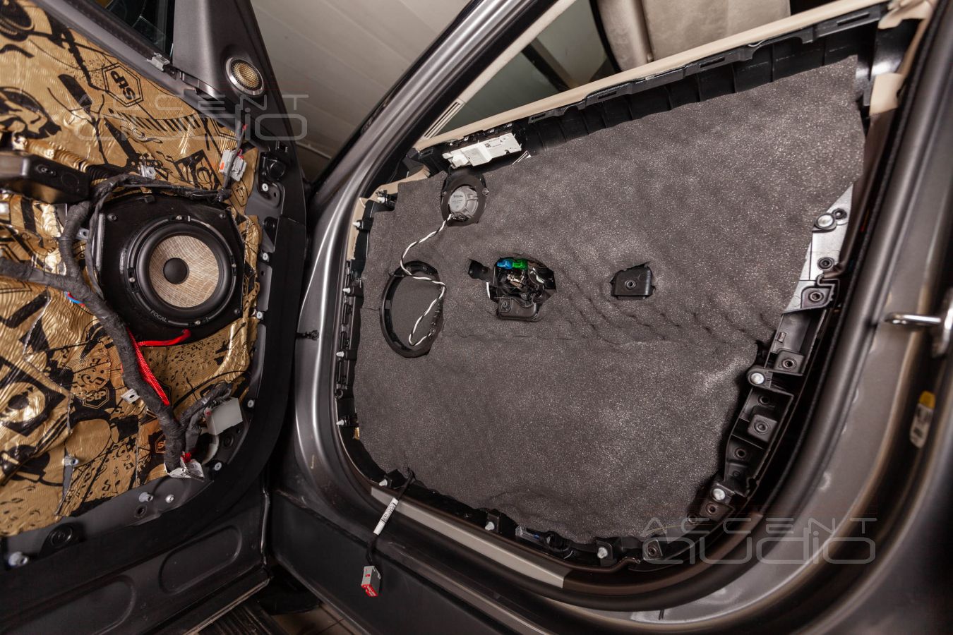 Аудиоподготовка дверей и установка мидбасовых динамиков Focal FLAX в Range Rover Sport