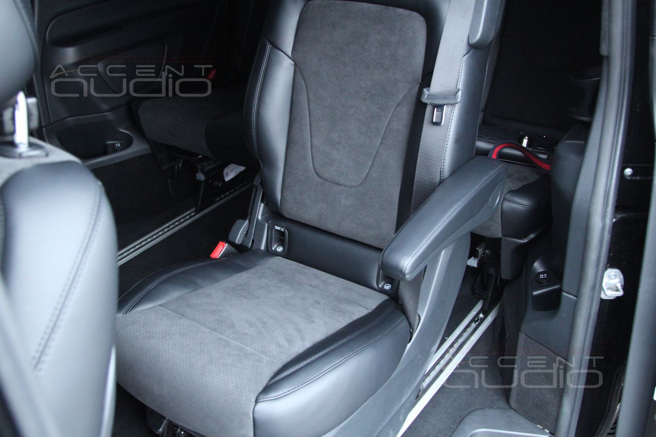 Перетяжка сидений – Alcantara 8230-9002S2