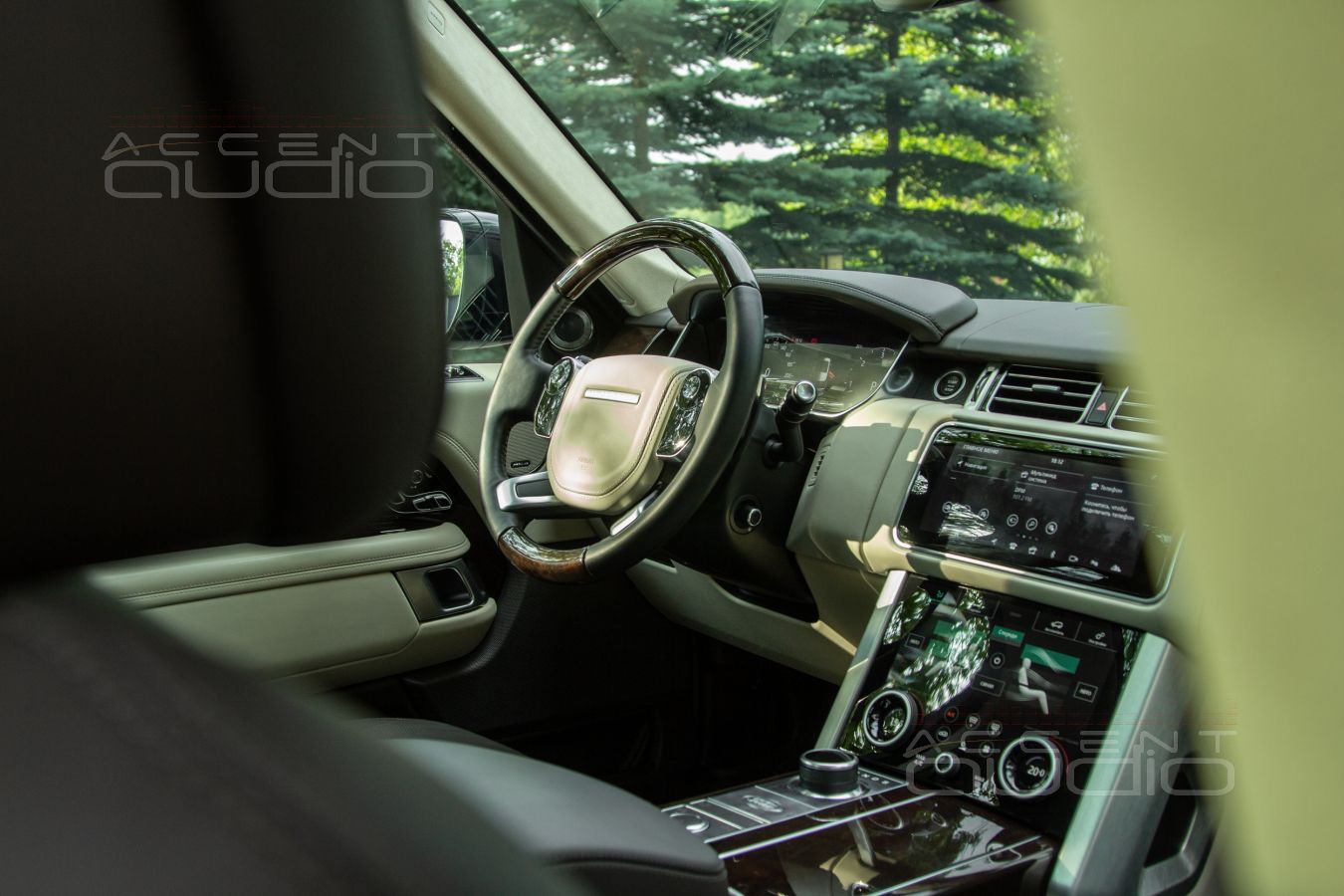 Новые высокочастотные излучатели Brax ML1 в интерьере Range Rover