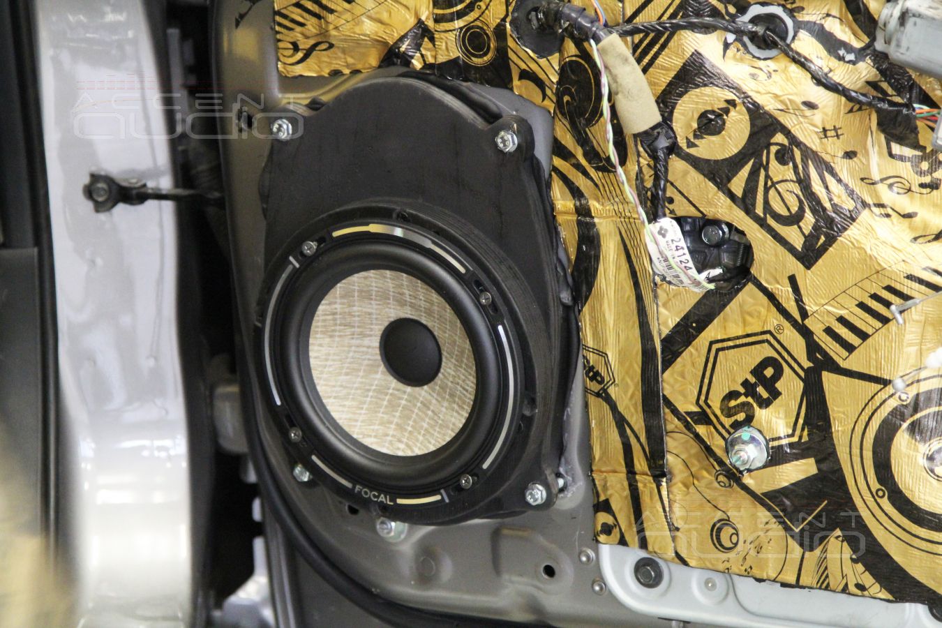 Установка фронтальной акустики – мидбасы Focal Performance PS 165FX