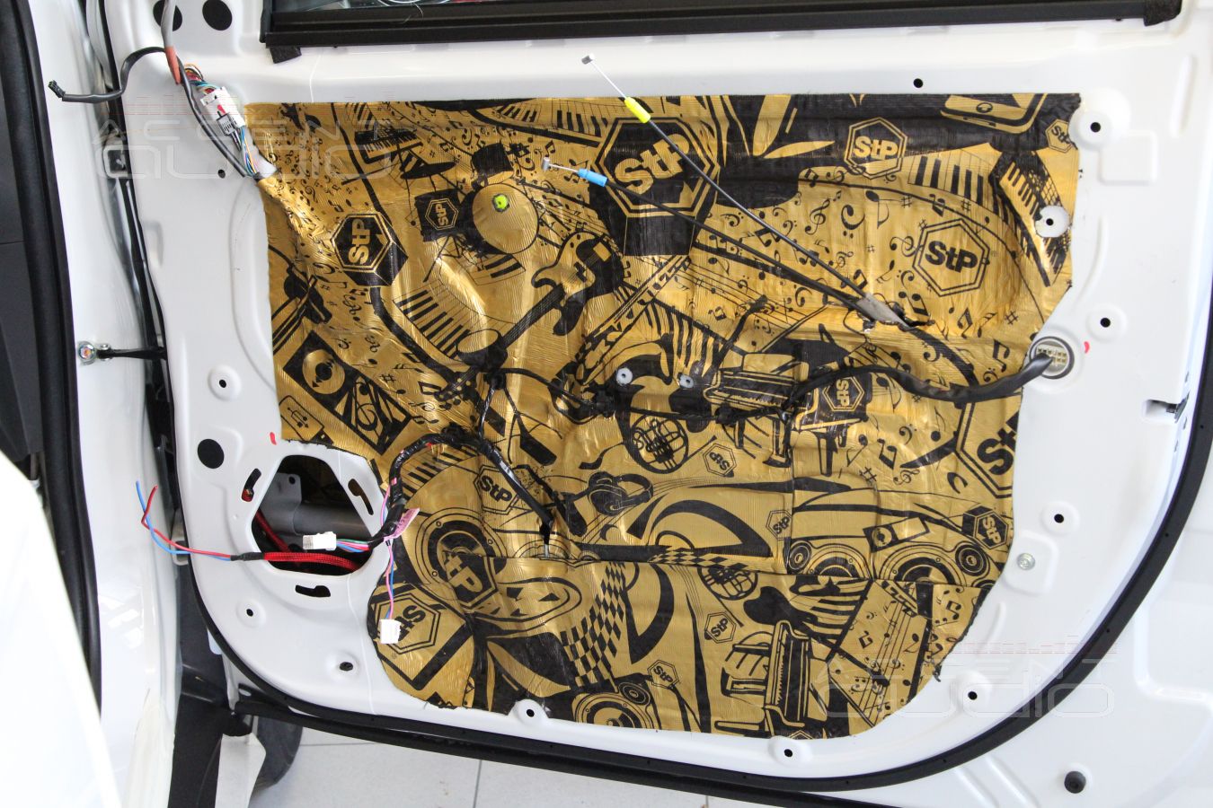 Шумоизоляция Mitsubishi Outlander