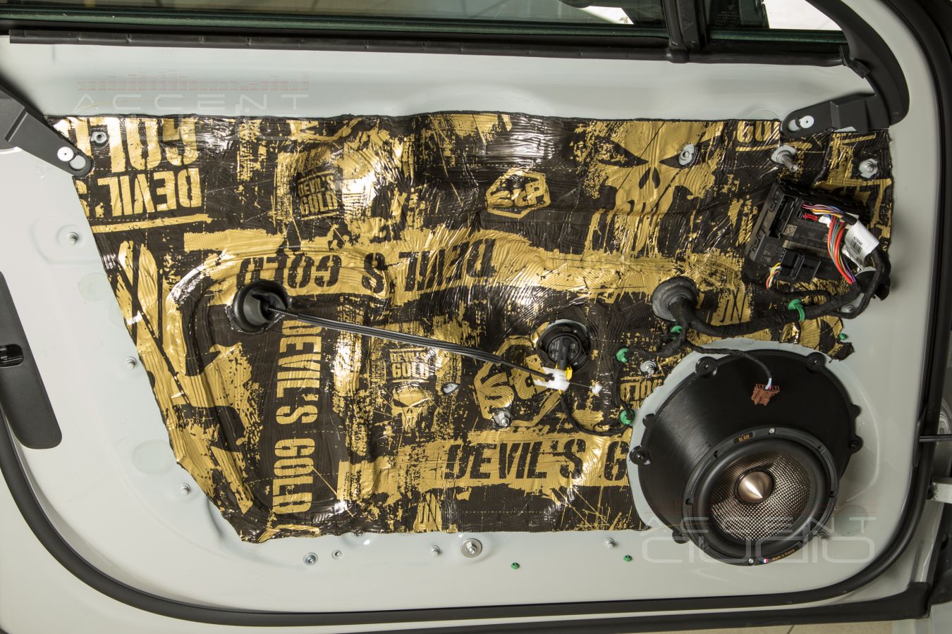 Установка акустики Blam Multix в Panamera в стиле Dali: мидбас и СЧ