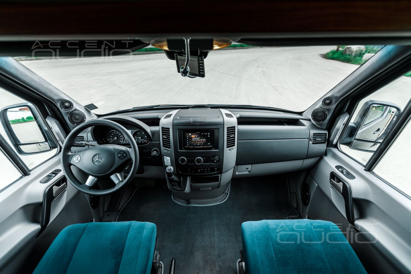 Подиумы под СЧ-ВЧ звено: правильное размещение новой акустики в Mercedes-Benz Sprinter CS-Reisemobil
