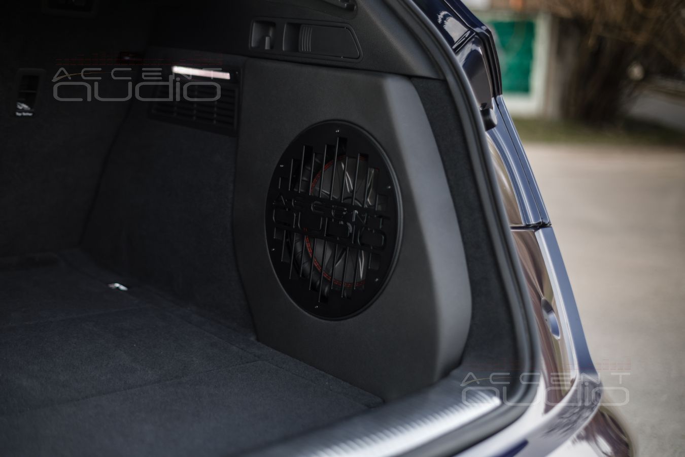 Сабвуфер-стелс с головкой Kicker – как он должен быть в Audi Q5