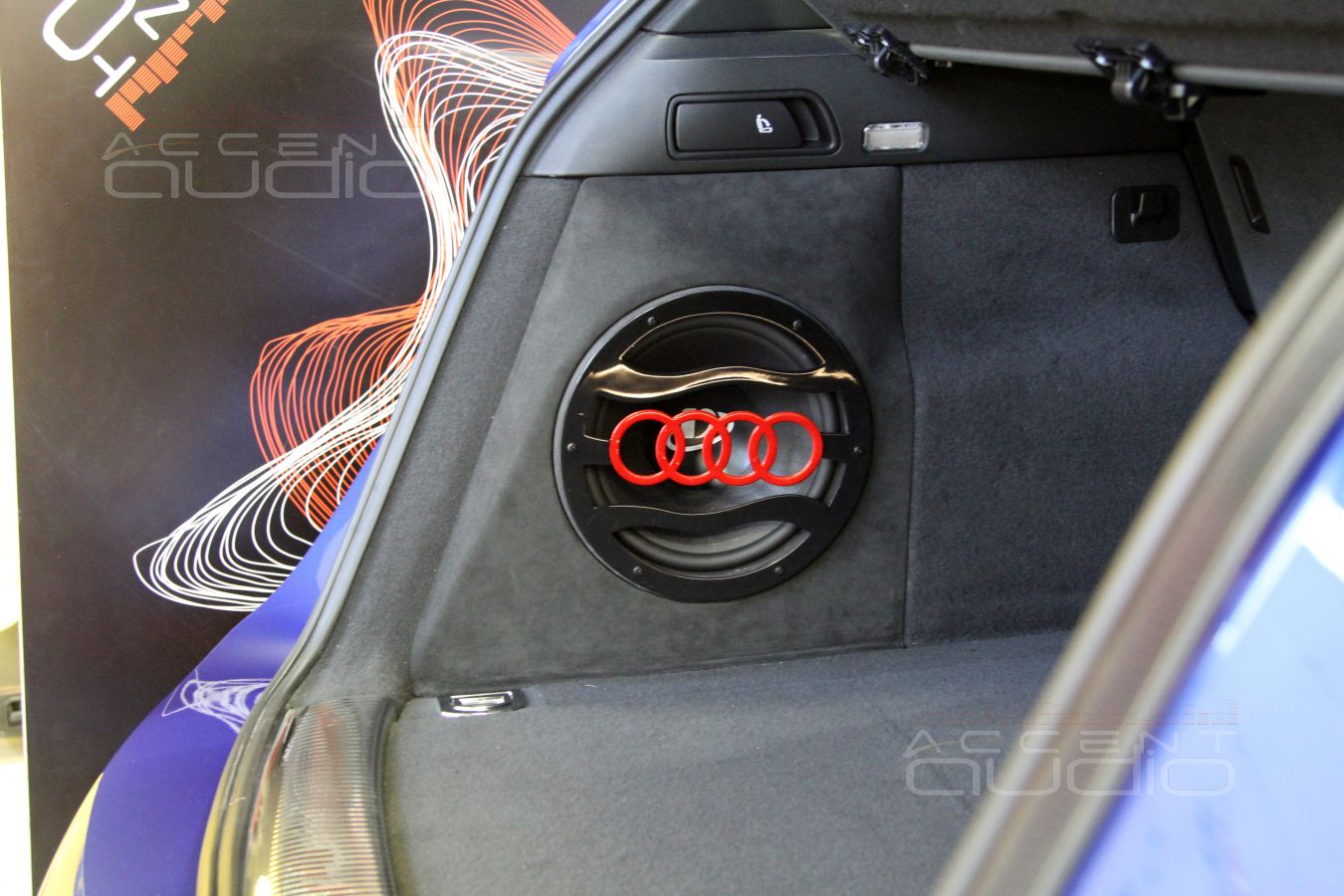 Идеальный сабвуфер-стелс для Audi Q5 – вариант Dego SB-10 P-MK 2