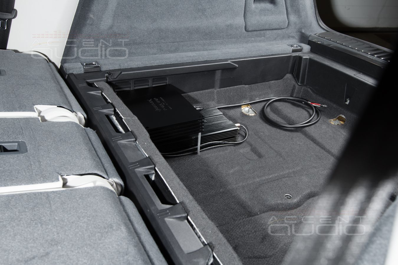 Штатная установка нового усилителей Helix и Zapco в Porsche Cayenne Coupe