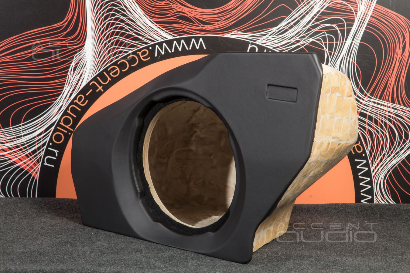 Мучительно-великолепный, злой и суровый сабвуфер-стелс JLAudio для Panamera