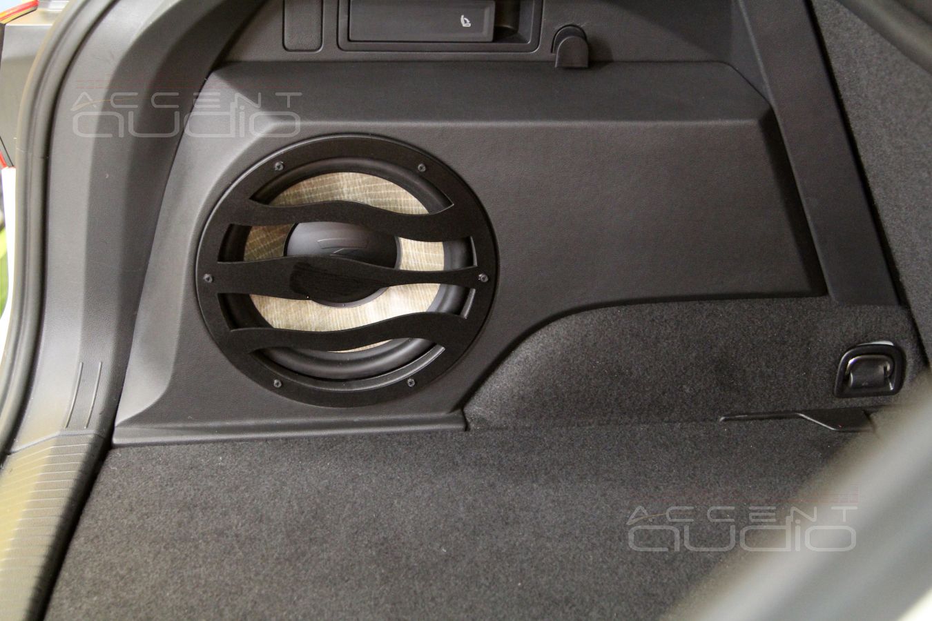 Встроенный сабвуфер в новом Тигуане