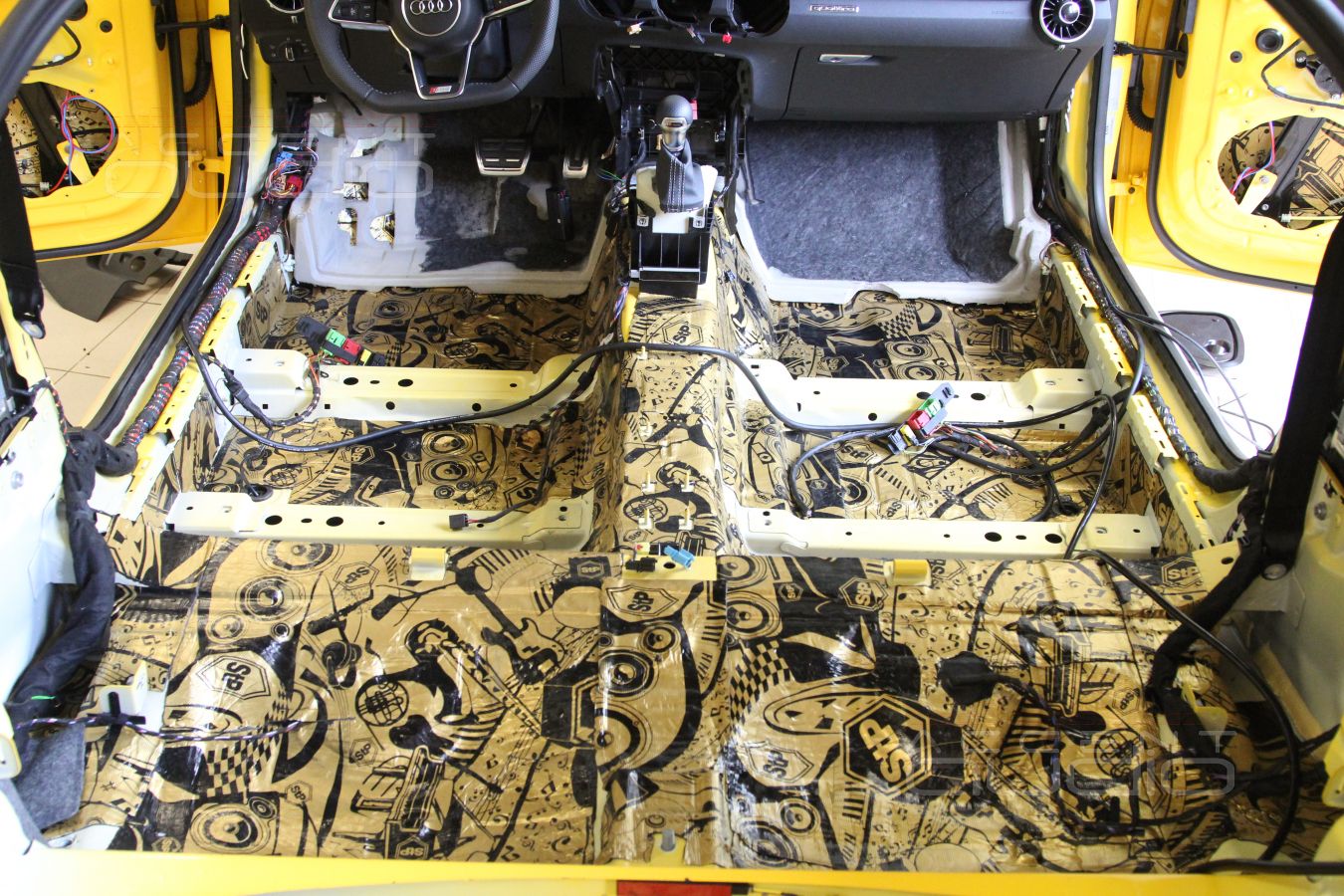 Шумо-виброизоляция кузова Audi TT