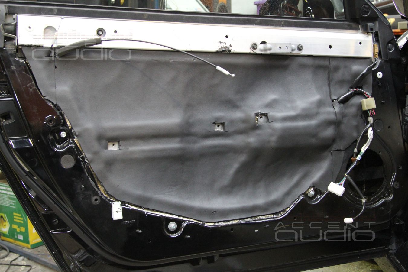 Шумоизоляция дверей Nissan GT-R в 3 слоя