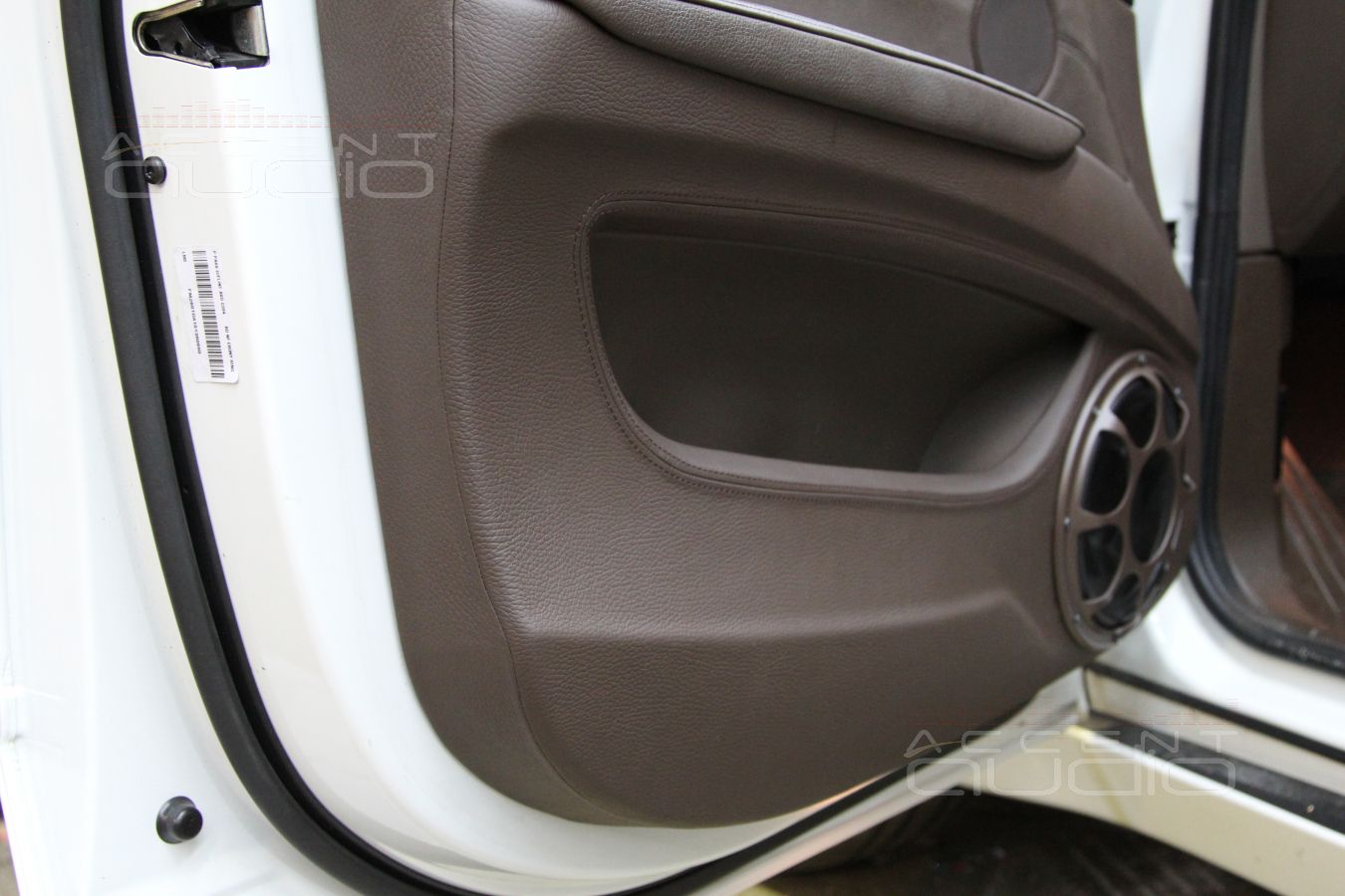 Установка мидбасов Morel в двери BMW X5