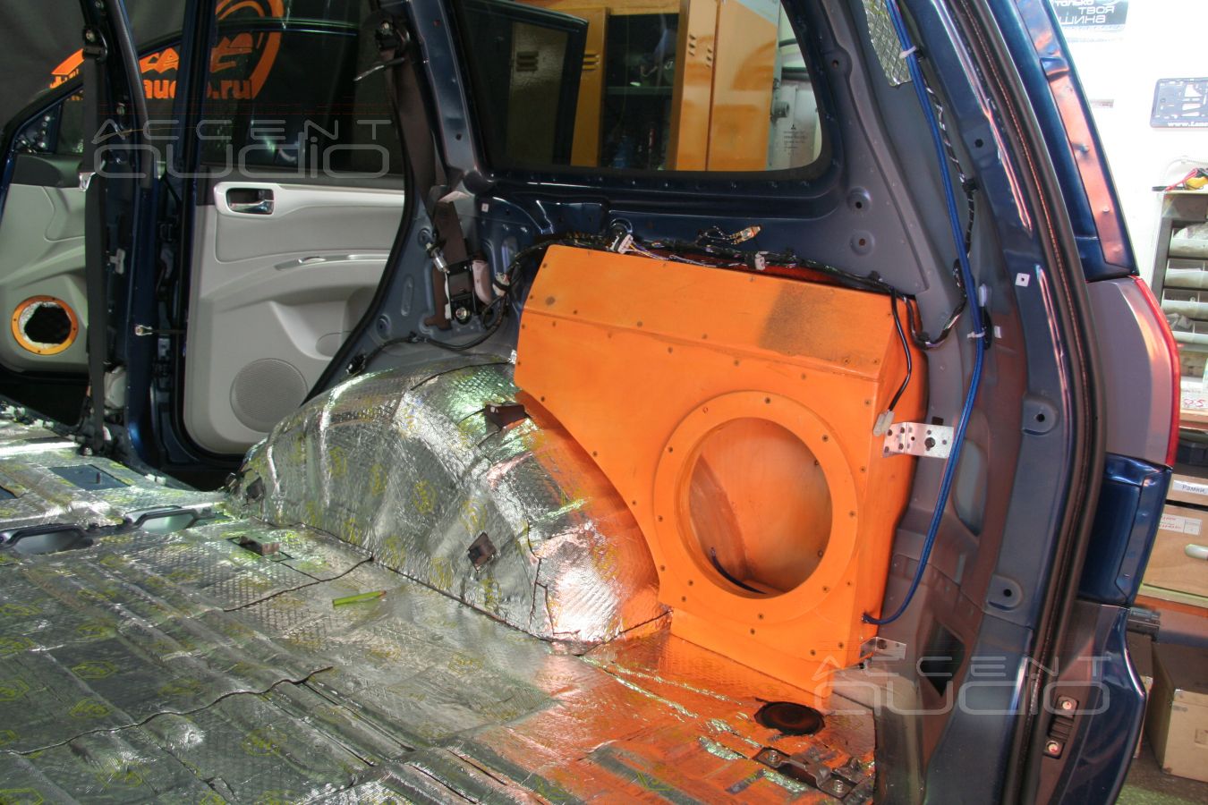 Установка усилителей в Mitsubishi Pajero Sport