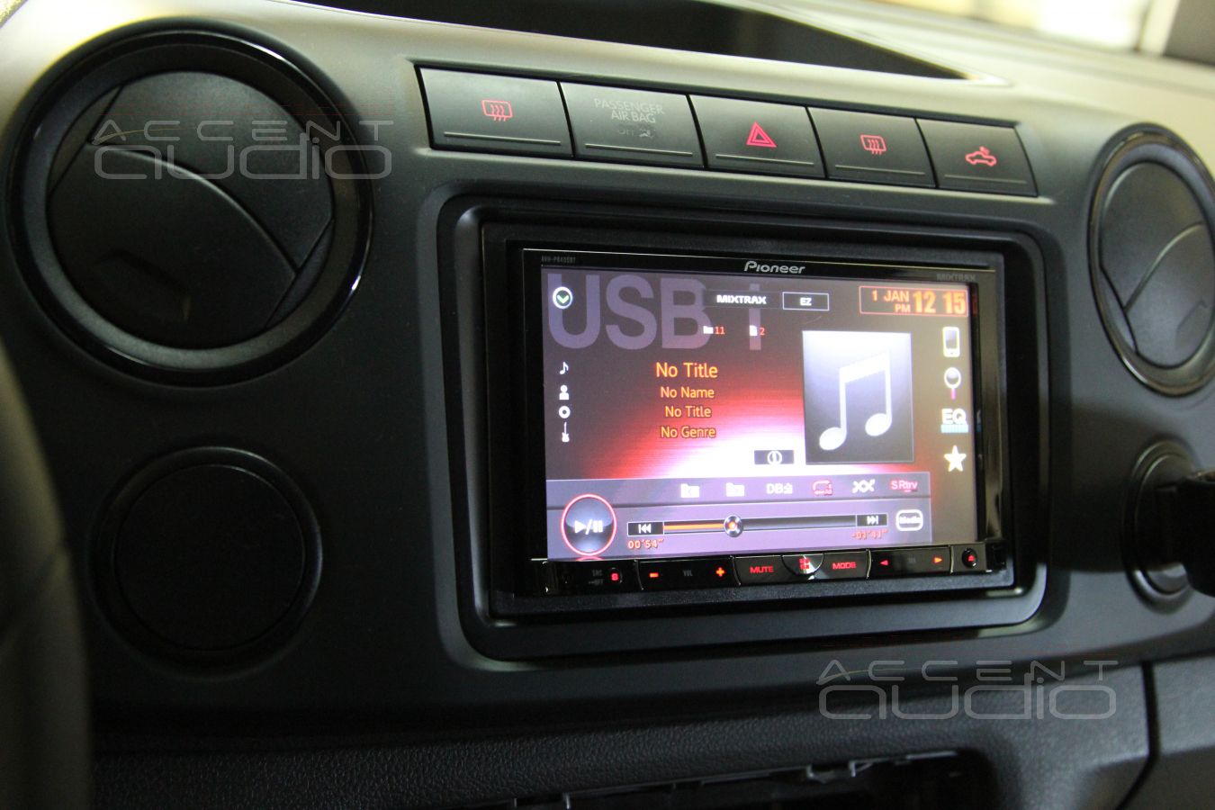 Лучшая мультимедиа станция Pioneer AVH-P8400BT в Volkswagen Amarok