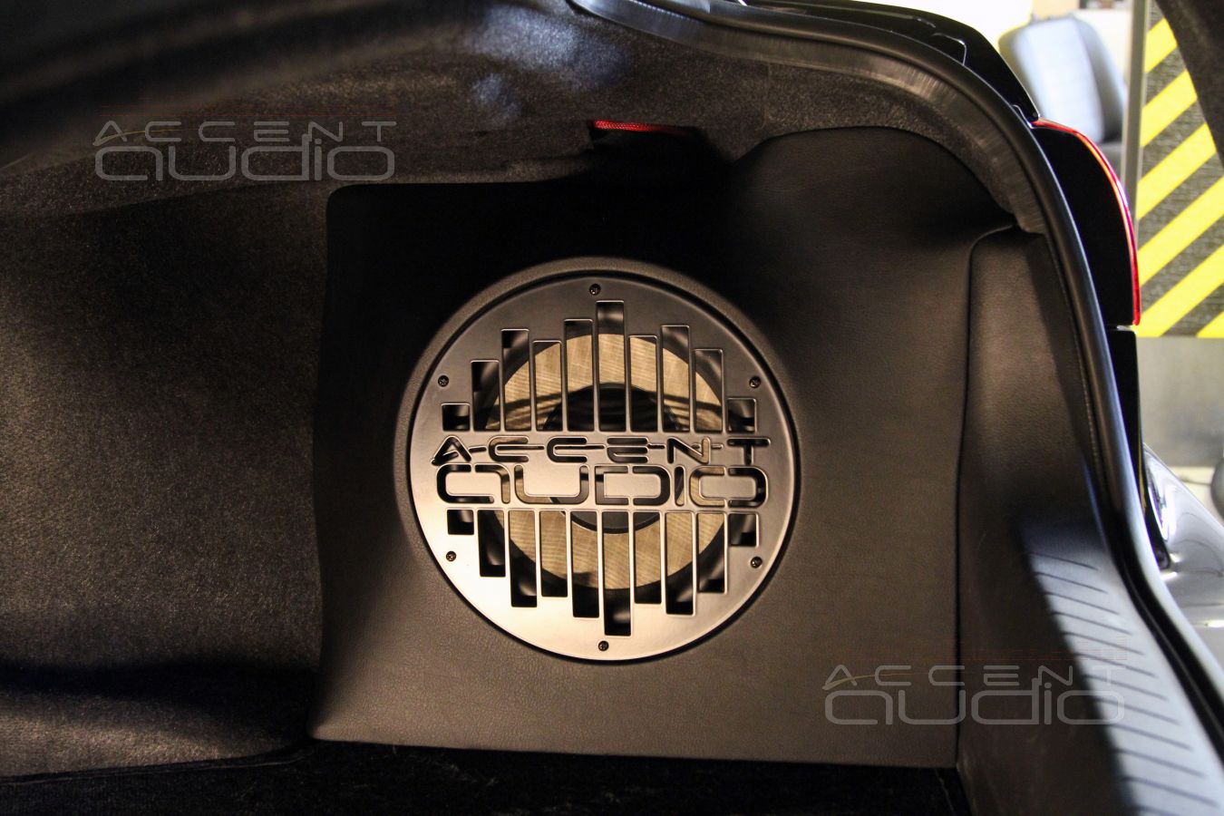 Правые и левые сабвуферы – исполнение на вкус