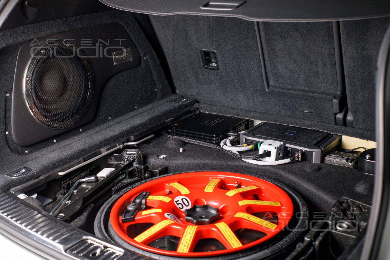 Установка усилителей Helix и Alpine в Porsche Cayenne