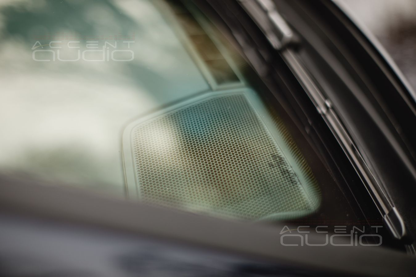 Новые, роскошные твитеры Brax ML1 в Porsche Cayenne Coupe штатно