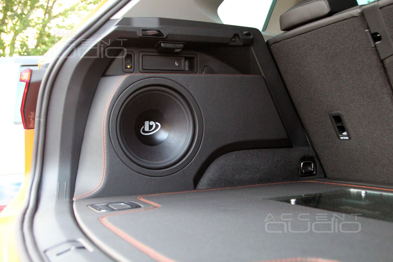 Фирменный сабвуфер с новой, оранжевой отстрочкой под Оранжевое настроение