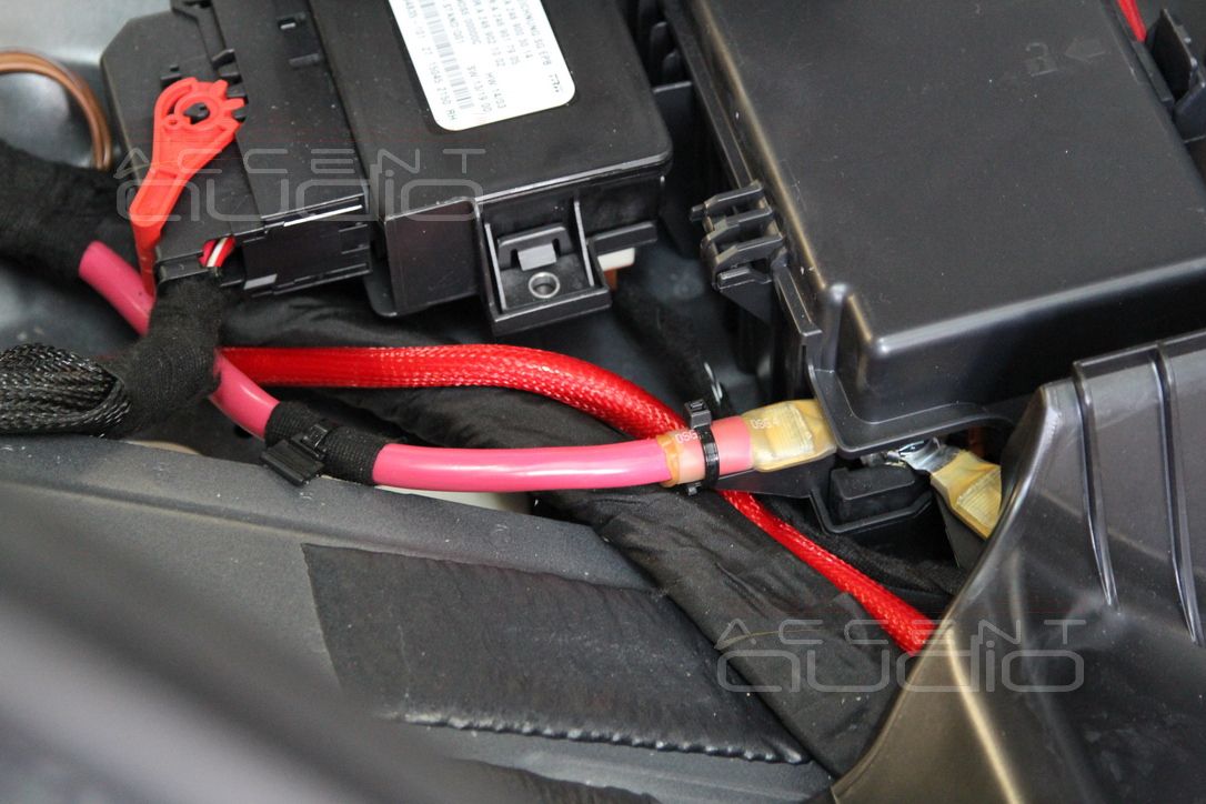 Установка усилителей и аудиопроцессора в Mercedes-Benz GLE