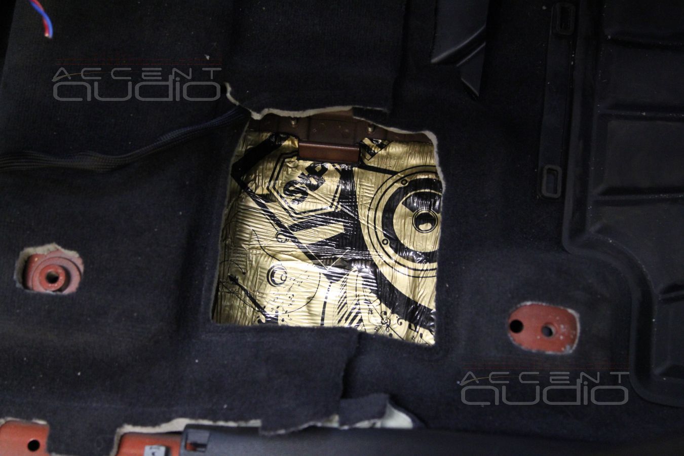 Устанавливаем подсидельные мидбасы BLAM 200XF.