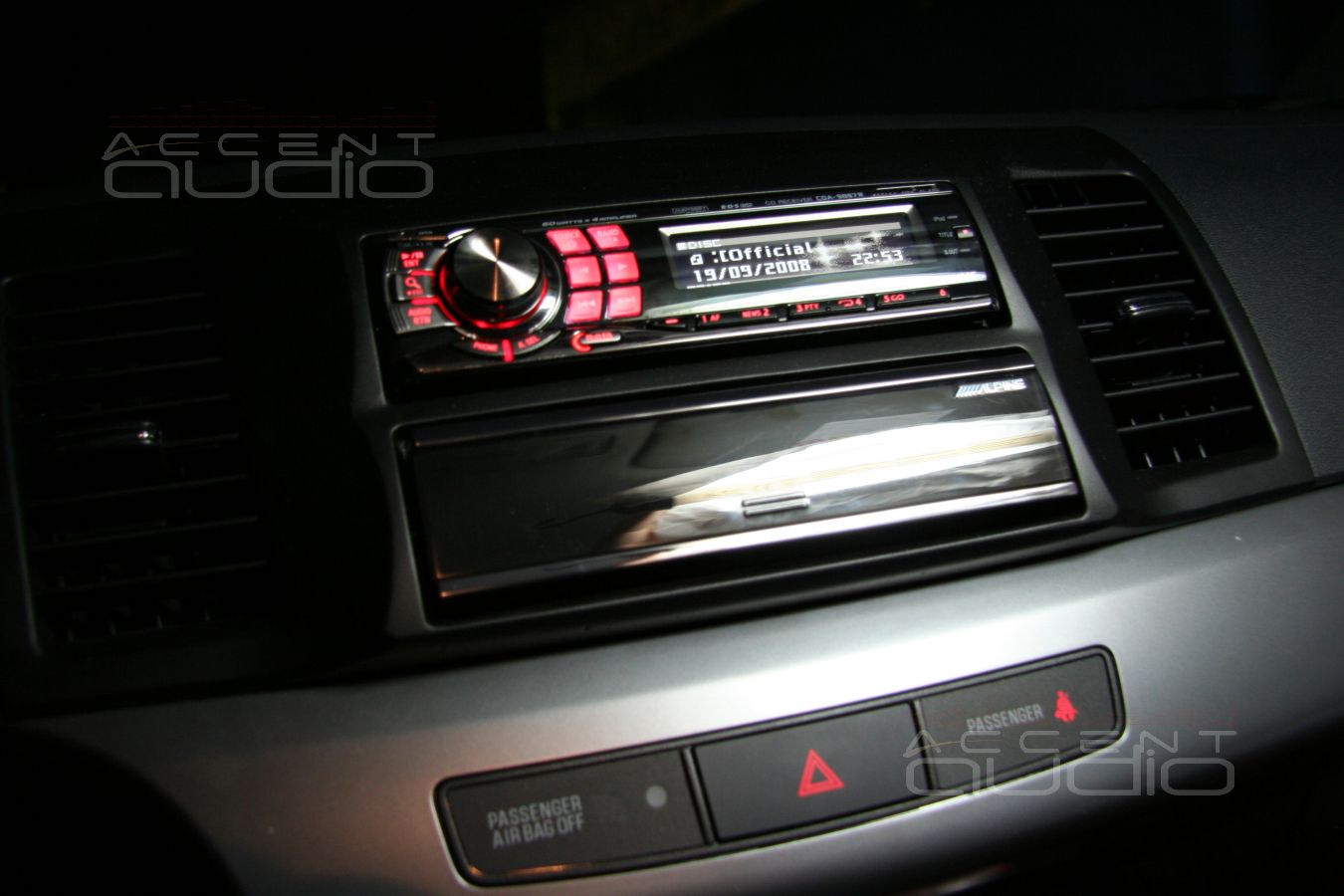 Варианты: новая магнитола в Mitsubishi Lancer X. Alpine 9887 + карман для IPOD