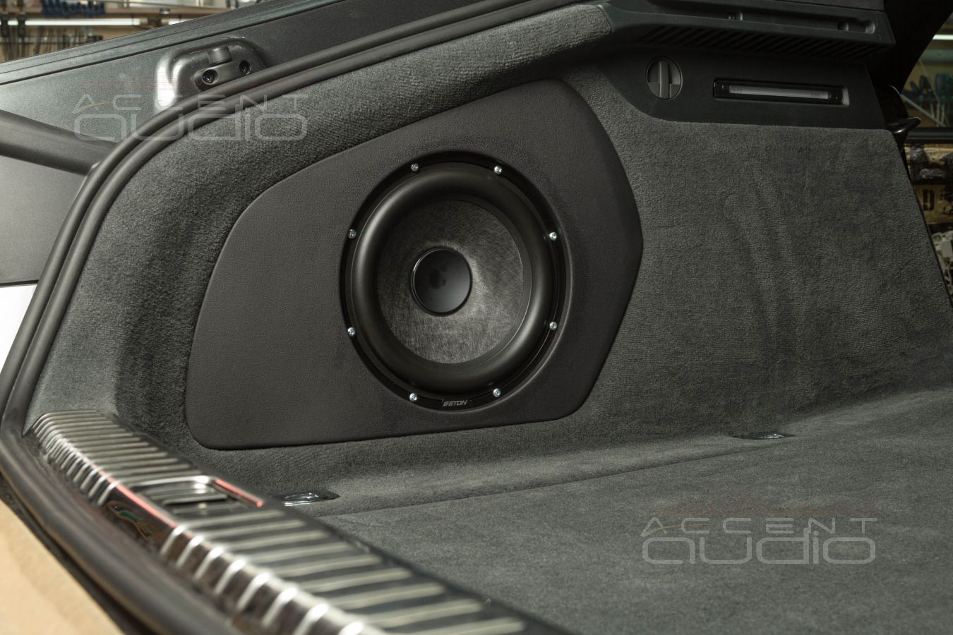 Стильный и уверенный – настоящий сабвуфер в Audi A7