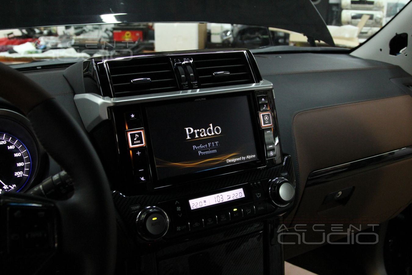 Новый Toyota Prado 150 + новый Alpine X800D = все работает…