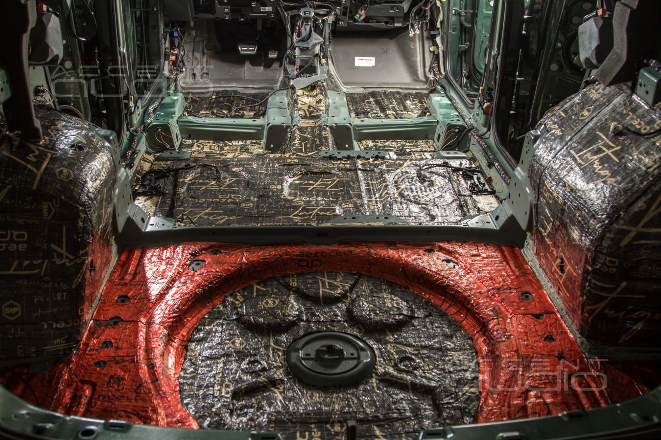 Шумоизоляция Skoda Kodiaq новыми материалами STP AEROCELL