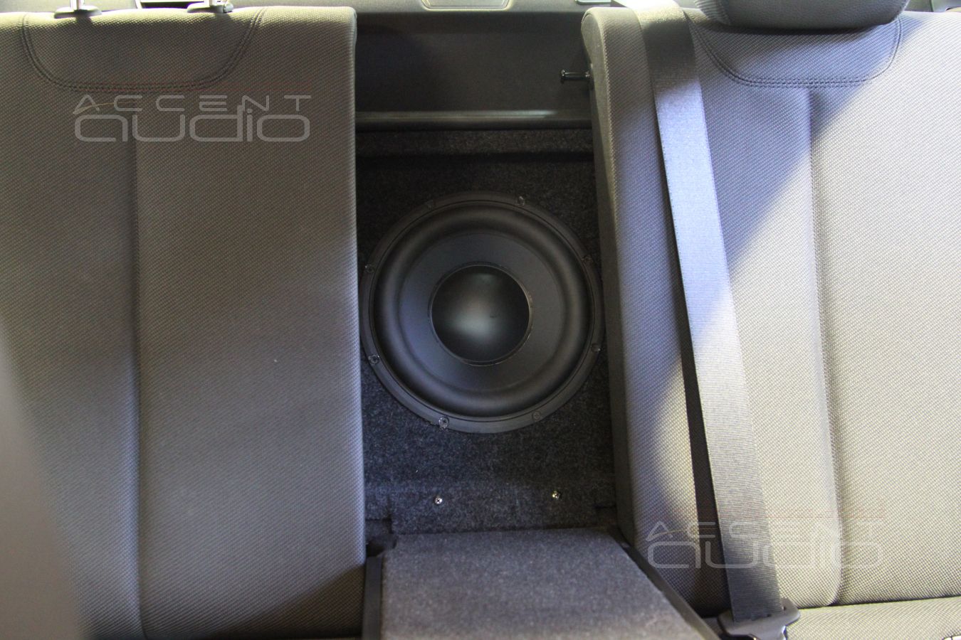 Варианты скрытого размещения сабвуферов в BMW F30