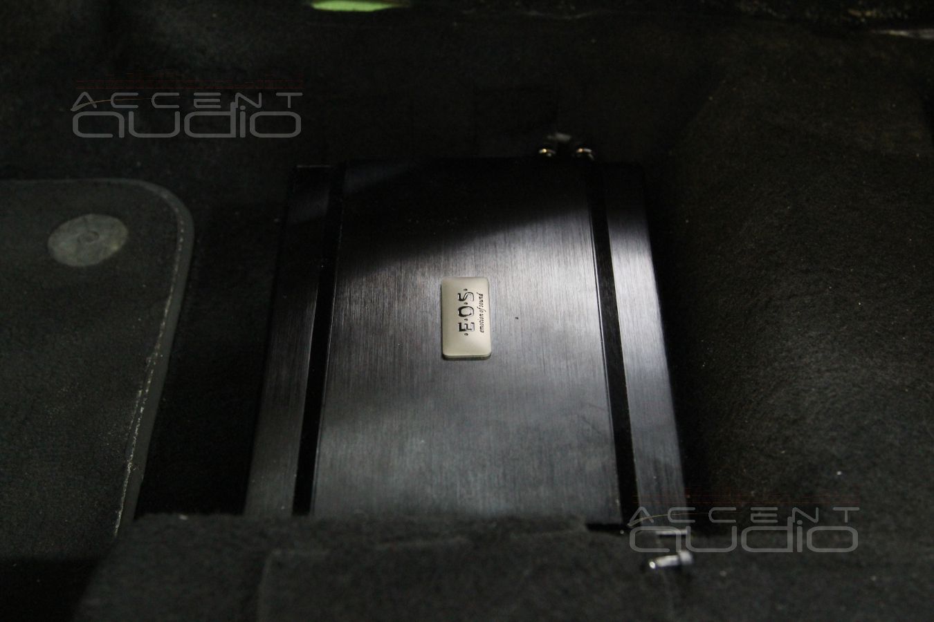 Установка усилителей в Volkswagen Scirocco