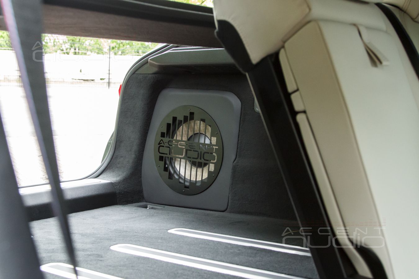 Стильный сабвуфер-стелс Focal FLAX для BMW X6 III (G06)