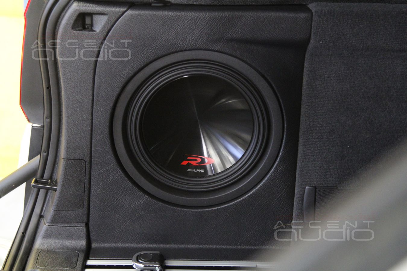 Сабвуферный усилитель в BMW X5